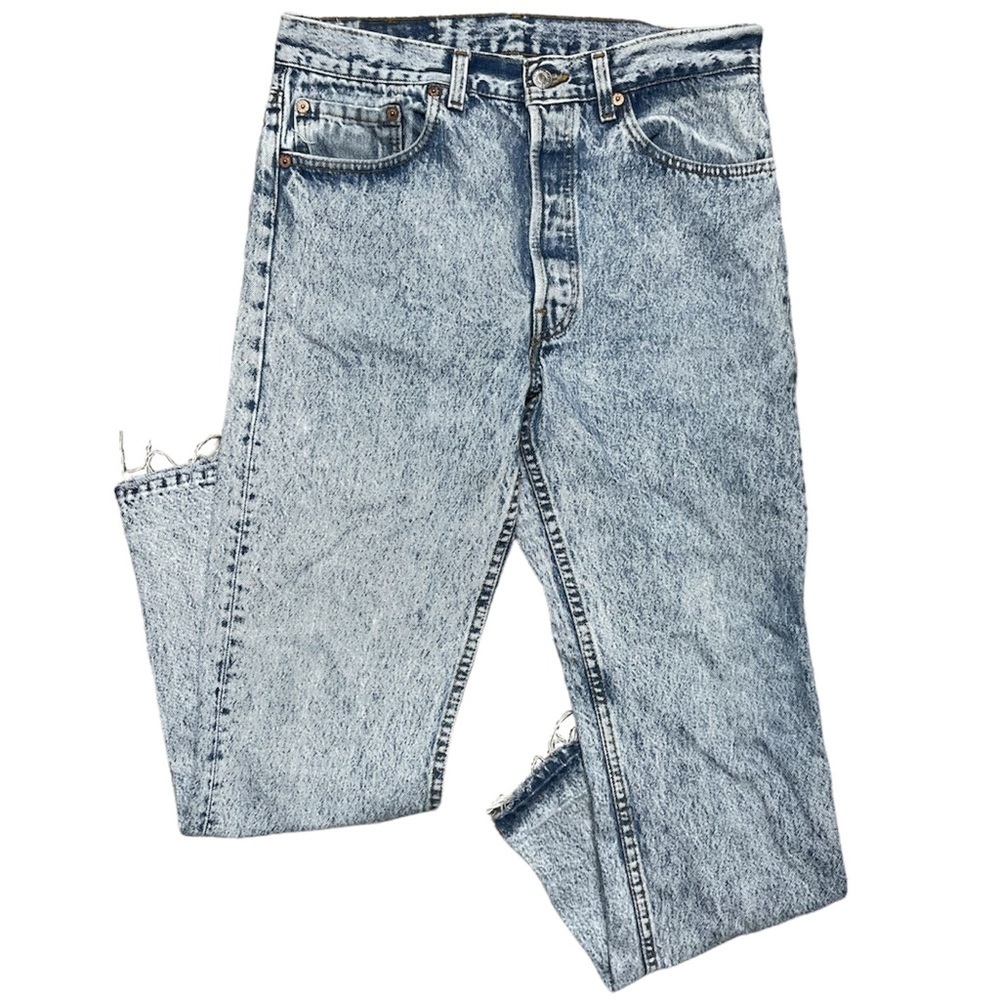 Vintage Leviās 501 stone wash raw hem straight leg button fly jeans size 33
